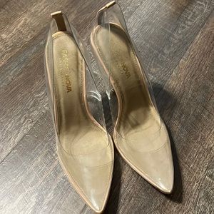 Fashion Nova  gold heel. Never worn. They were too big for me.